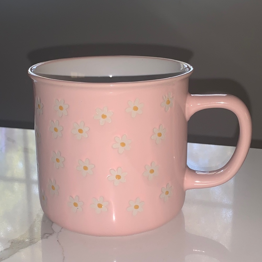 Dayna Lee Daisy Mug